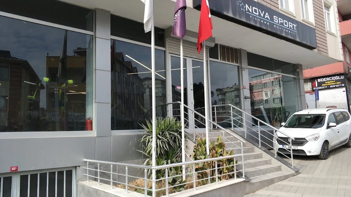 Nova Sport Üsküdar showroom girişi